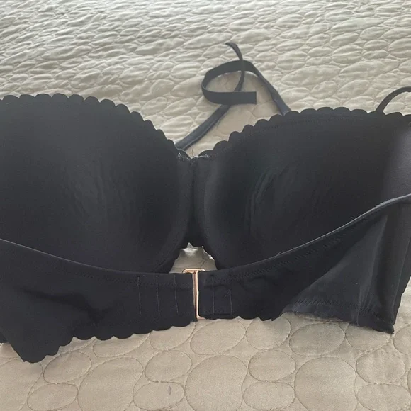 Victoria’s Secret 36DD Black Scalloped Edge Bandeau Swim Top - Picture 3 of 3